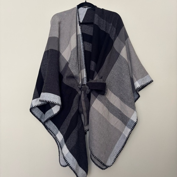 torrid Sweaters - Torrid Women’s Grey & Black Plaid Belted Ruana